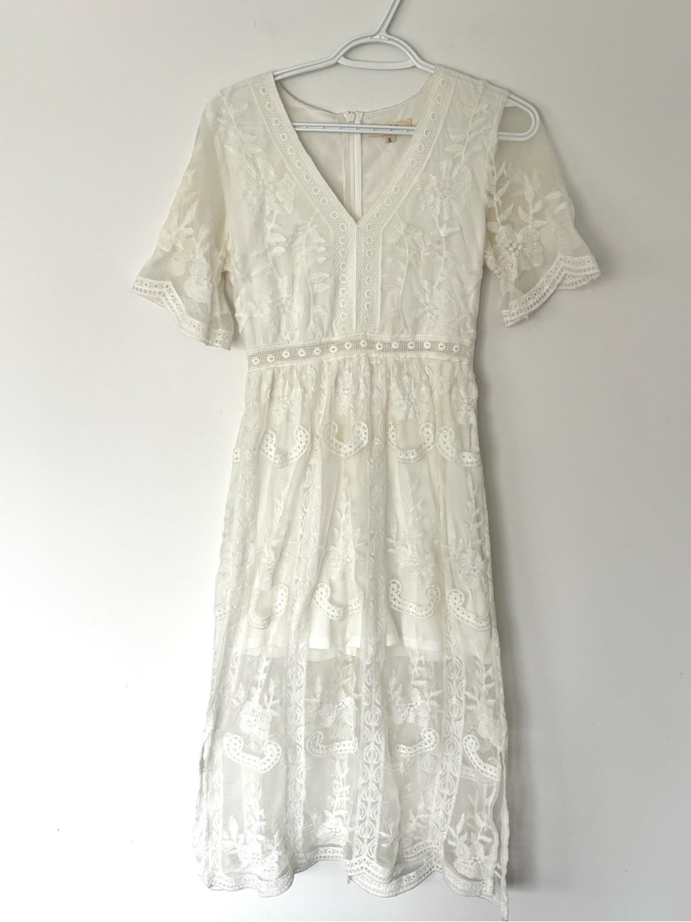 Rebellion Vintage White Lace V‑Neck Midi Dress